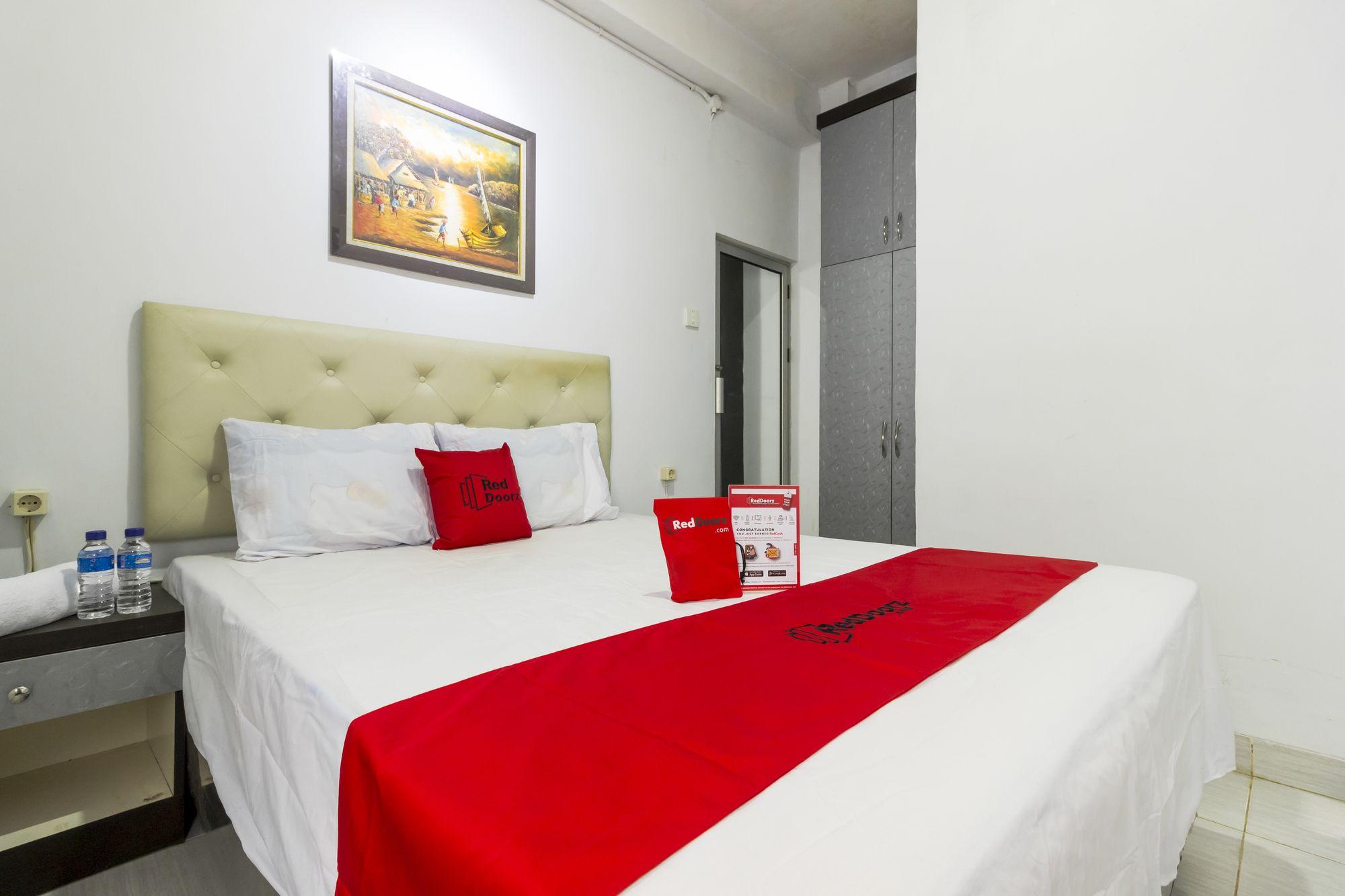 Hotel Reddoorz Near Gajah Mada Plaza 2 Yakarta Exterior foto