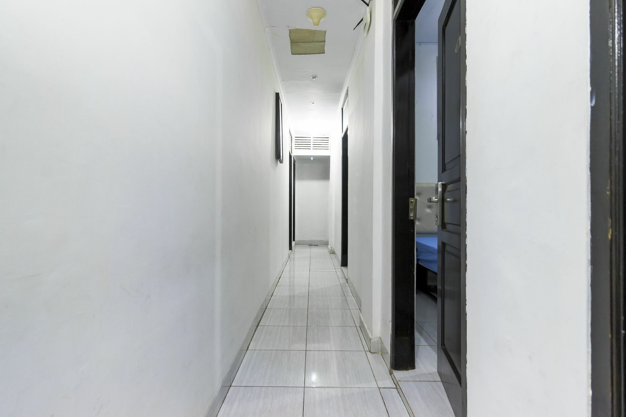 Hotel Reddoorz Near Gajah Mada Plaza 2 Yakarta Exterior foto